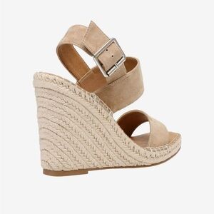 Steve Madden Uri Wedge Sandal.  Size 7. Worn once.